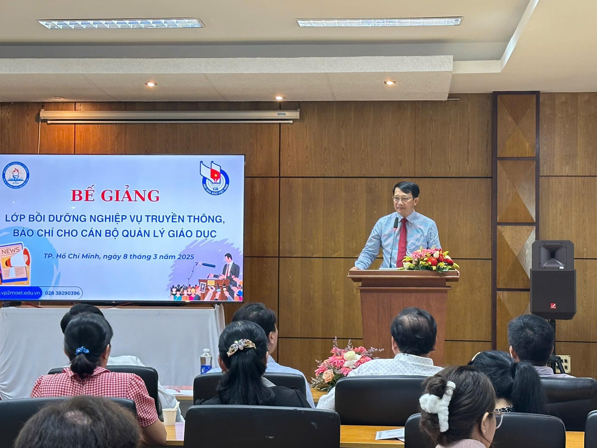 Bế giảng lớp bồi dưỡng nghiệp vụ truyền thông, báo chí đối với cán bộ quản lý giáo dục