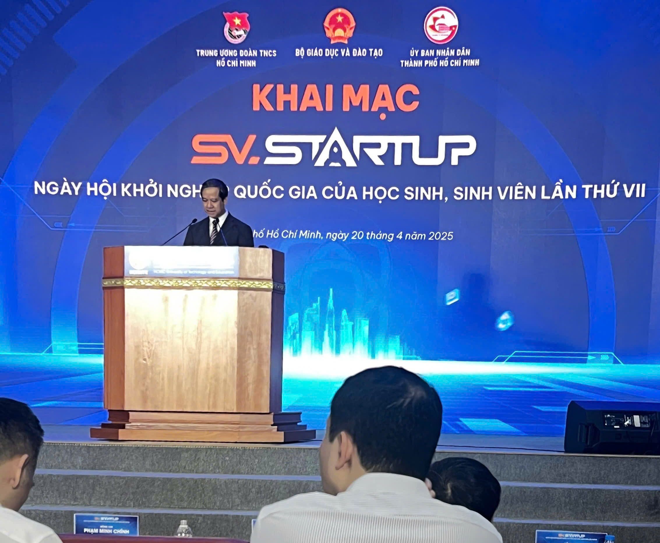 Bộ trưởng Bộ Giáo dục và Đào tạo Nguyễn Kim Sơn phát biểu tại buổi lễ.