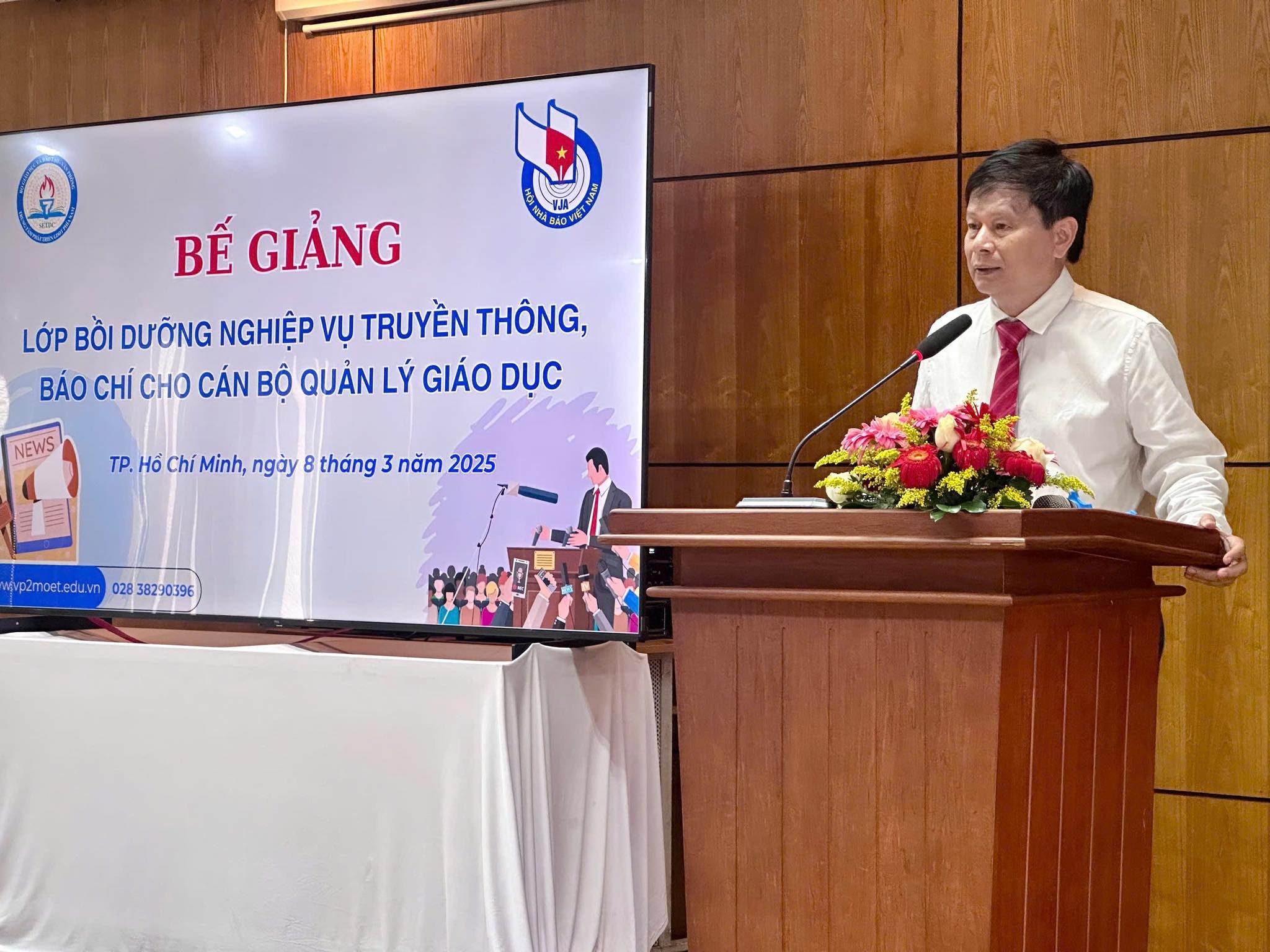 Ảnh: Nhà báo Trần Trọng Dũng, Phó Chủ tịch Hội Nhà báo Việt Nam phát biểu Bế mạc Lớp bồi dưỡng.