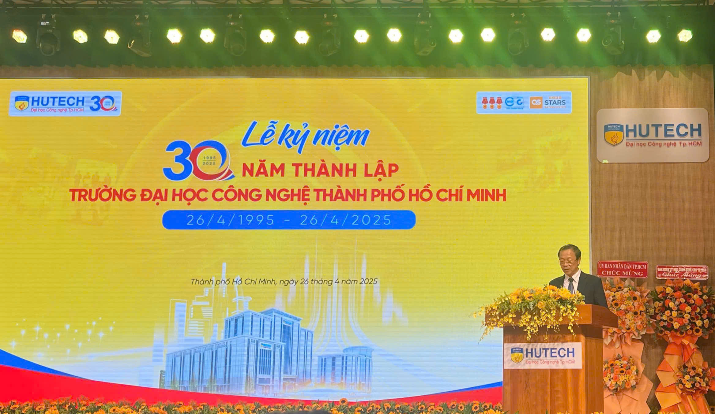 Thứ trưởng Bộ Giáo dục và Đào tạo Phạm Ngọc Thưởng phát biểu tại buổi lễ.