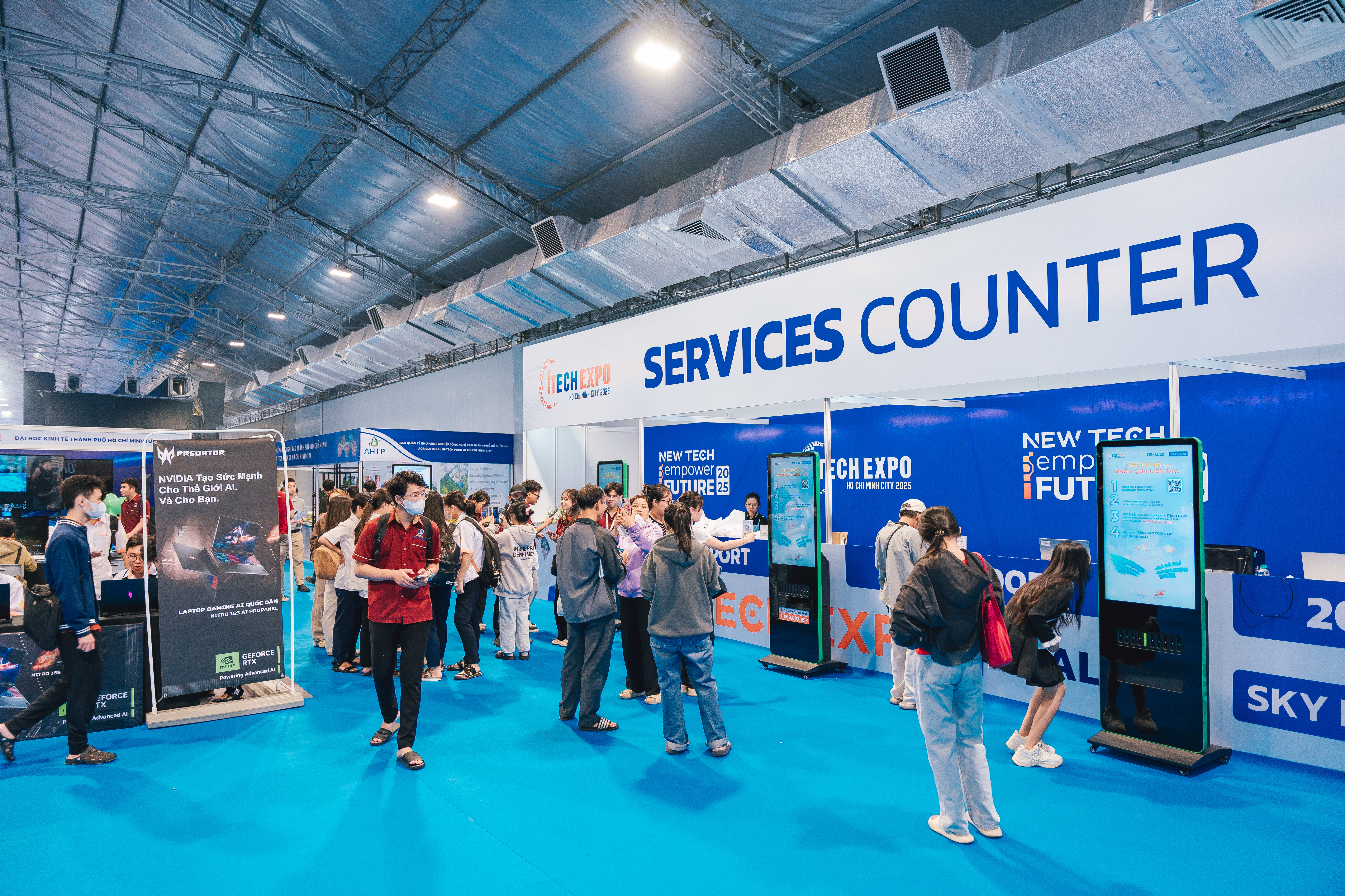 Hội chợ và Triển lãm Công nghệ Quốc tế iTECH EXPO 2025 thu hút sự tham dự của đông đảo bạn trẻ