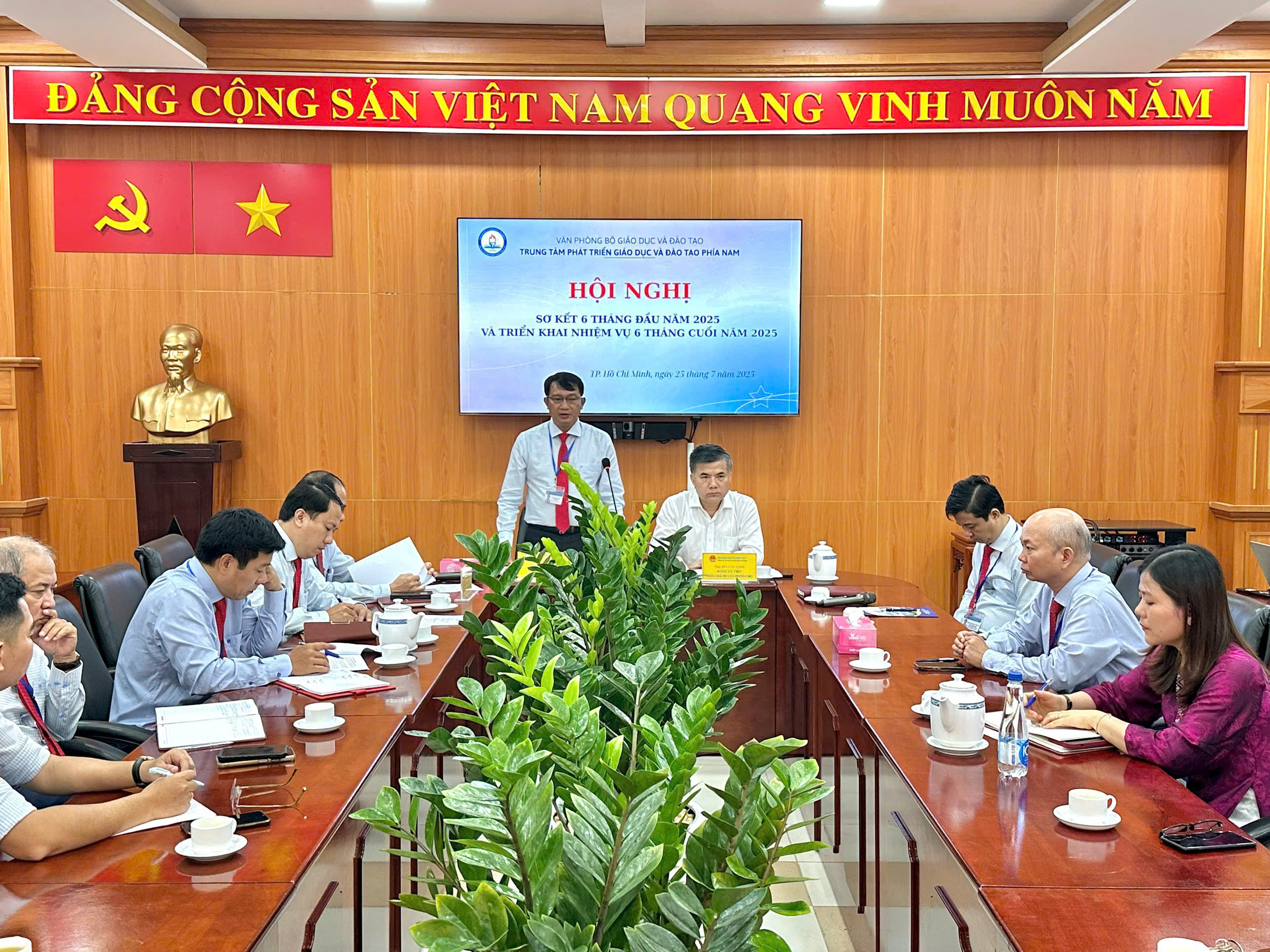 Ông Lê Thắng Lợi - Giám đốc Trung tâm chủ trì Hội Nghị.