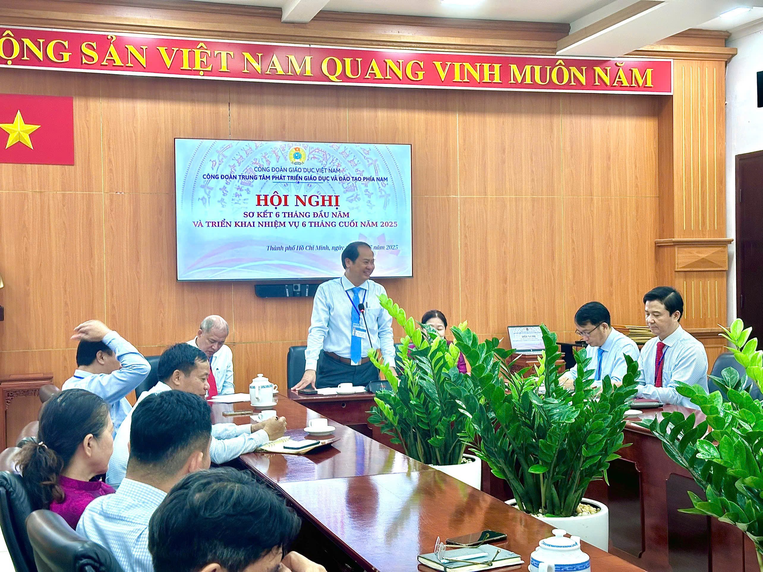 z6856611257135_7768a5cdb6919f0d377f3499bc2f9893 Ảnh: Toàn cảnh Hội nghị.