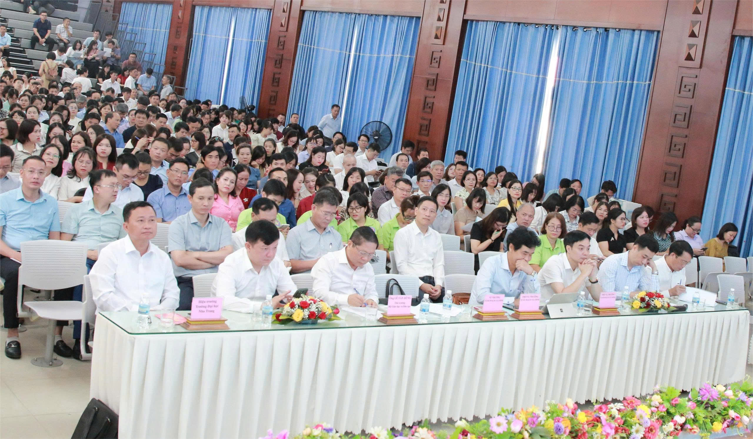Toàn cảnh Hội nghị.