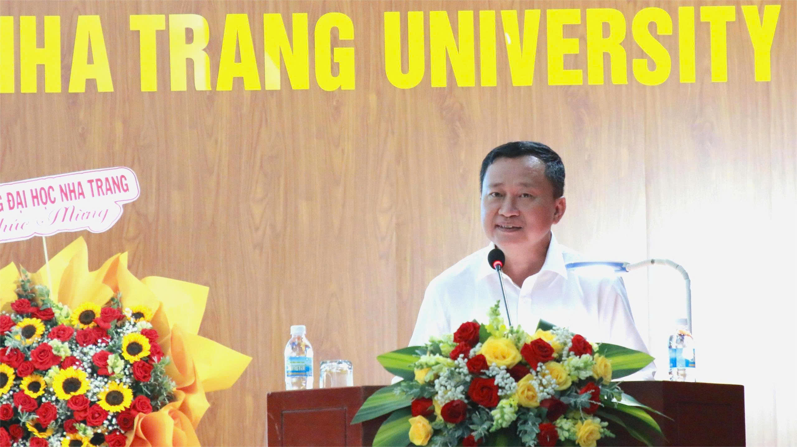 Phó Hiệu trưởng phụ trách Trường Đại học Nha Trang ông Quách Hoài Nam phát biểu tại hội nghị.
