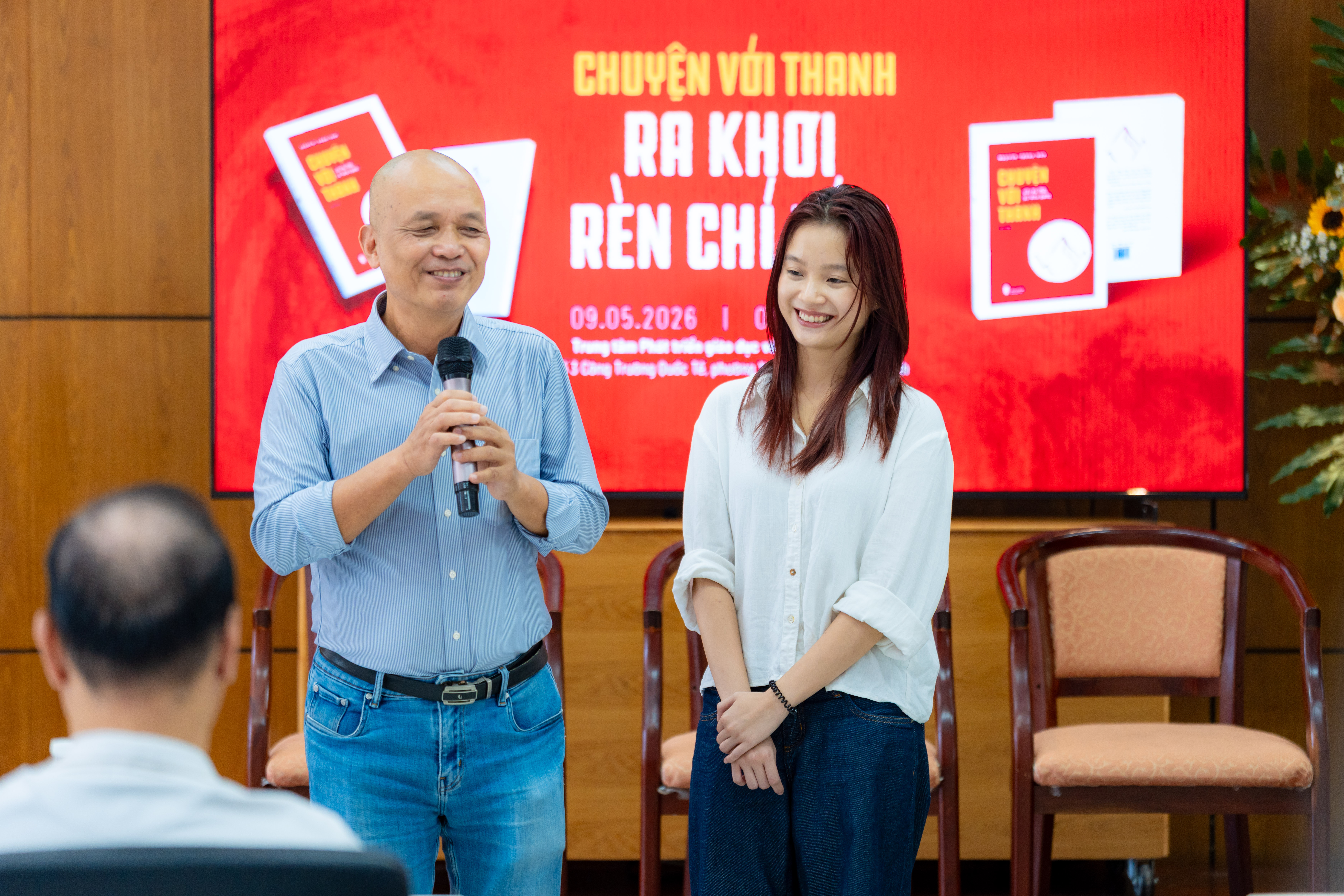 Tác giả Nguyễn Thành Nam cùng nhân vật "Thanh" 